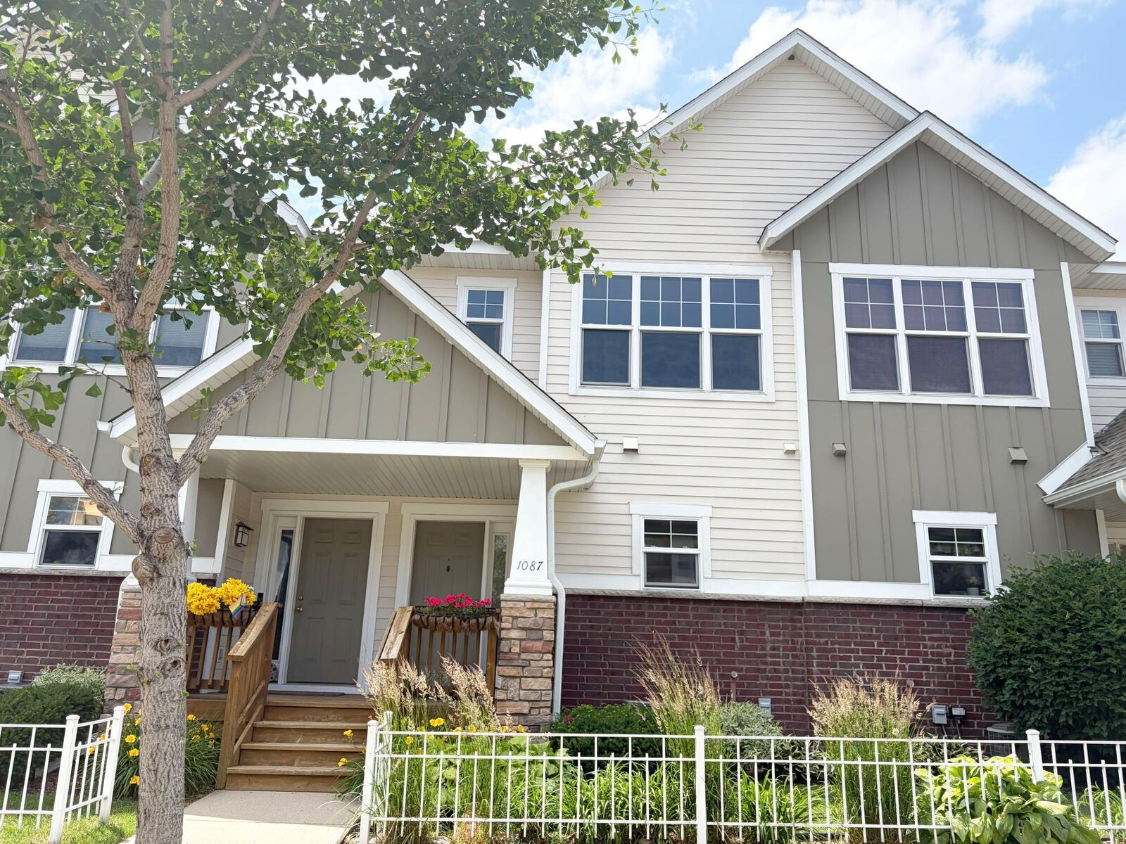 Property Photo:  1087 Barclay Street  MN 55106 