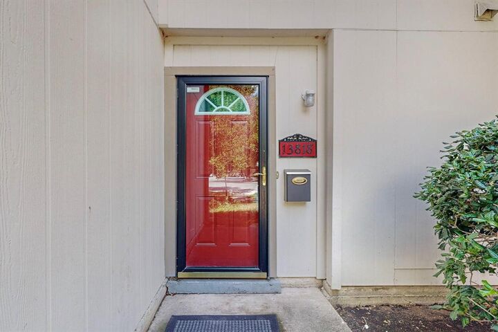 Property Photo: 13818 Methuen Green Lane TX 75240