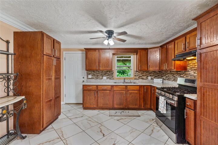 Property Photo:  716 N Mount Olive Street  AR 72761 