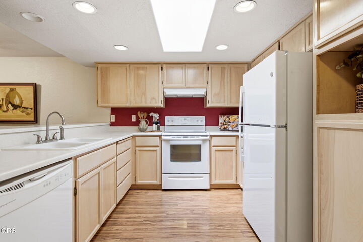 Property Photo: 430 W Crystal Drive OR 97524