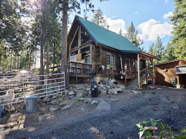 Property Photo: 31276 Seal Lane OR 97623