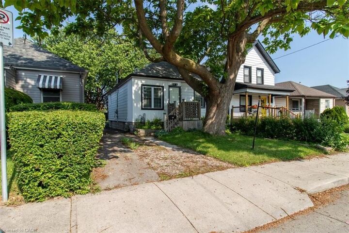 29 Wexford Avenue N — photo 1