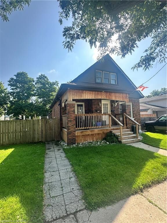 Property Photo:  9 Crown Street  ON N3T 5L3 