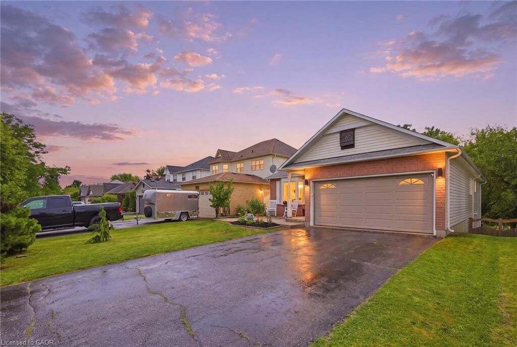 Property Photo:  68 Hilltop Drive  ON N0B 1E0 