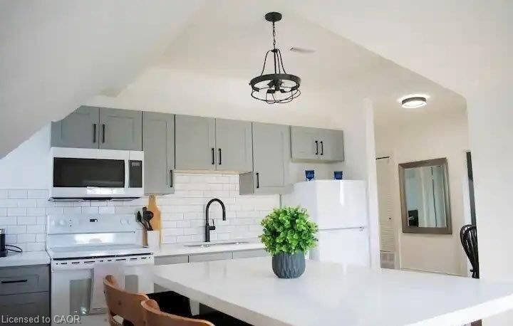 Property Photo:  39 Stanley Avenue 3  ON L8P 2K9 