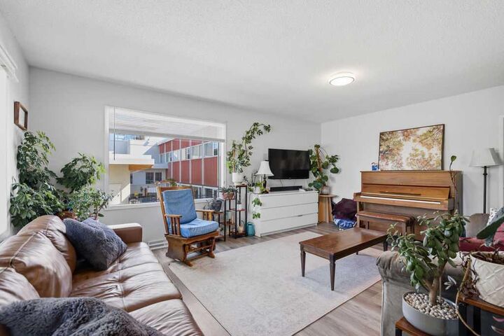 Property Photo: 2812 19 Street NW AB T2M 3V8