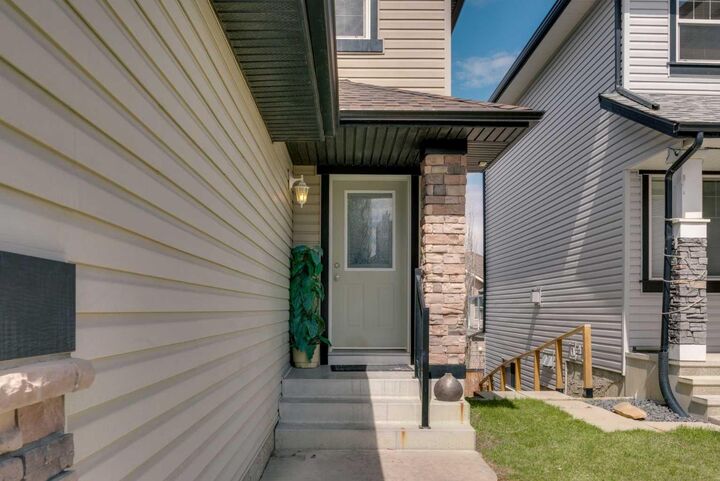 Property Photo:  133 Everwoods Close SW  AB T2Y 5A6 