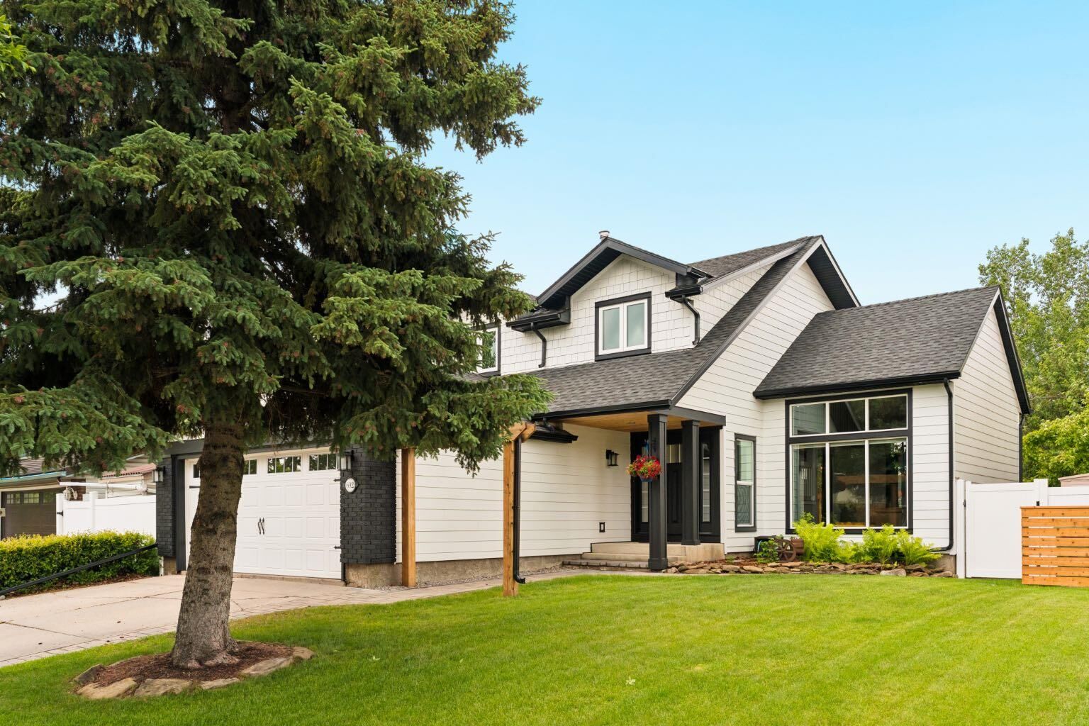 Property Photo:  692 Woodpark Boulevard SW  AB T2E 3R7 