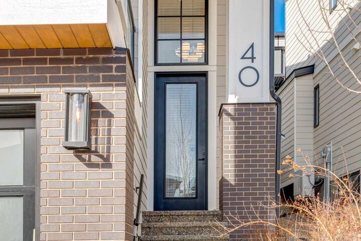 Property Photo:  40 Timberline Way SW  AB T3H 0W3 