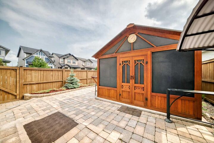 41 Skyview Ranch Manor NE — photo 1
