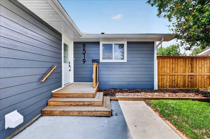 Property Photo:  9519 Academy Drive SE  AB T2J 1A6 