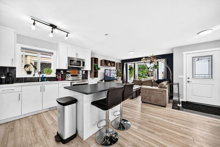 Property Photo: 46 Dovercliffe Way SE AB T2B 2C6