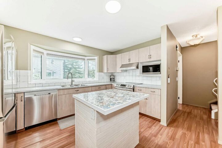 Property Photo: 4 Glenbrook Villas SW AB T3E 7E8
