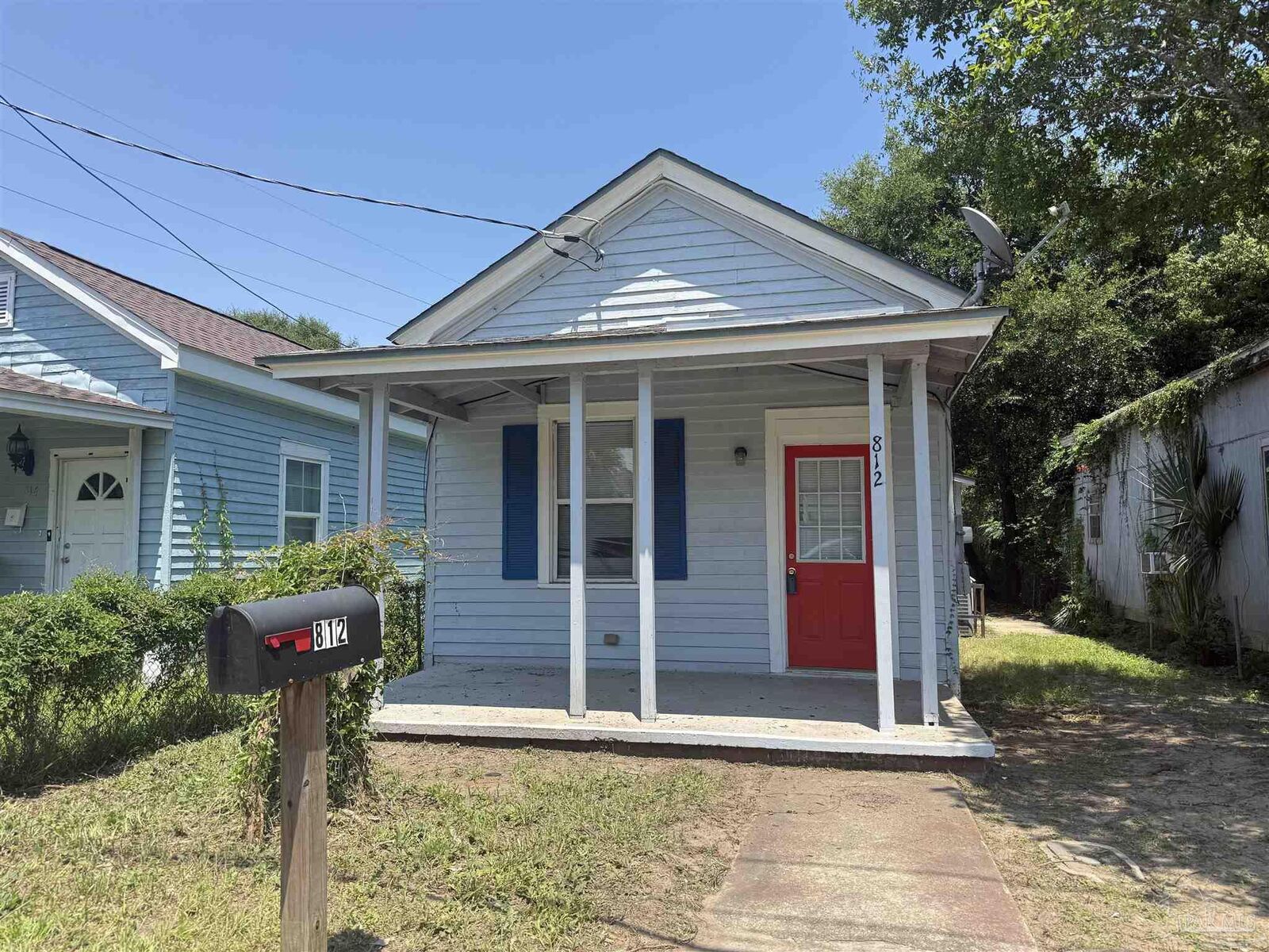 Property Photo:  812 N D St  FL 32501 