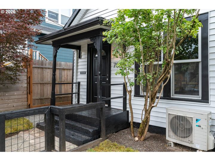 Property Photo:  7028 N Saint Louis Ave  OR 97203 