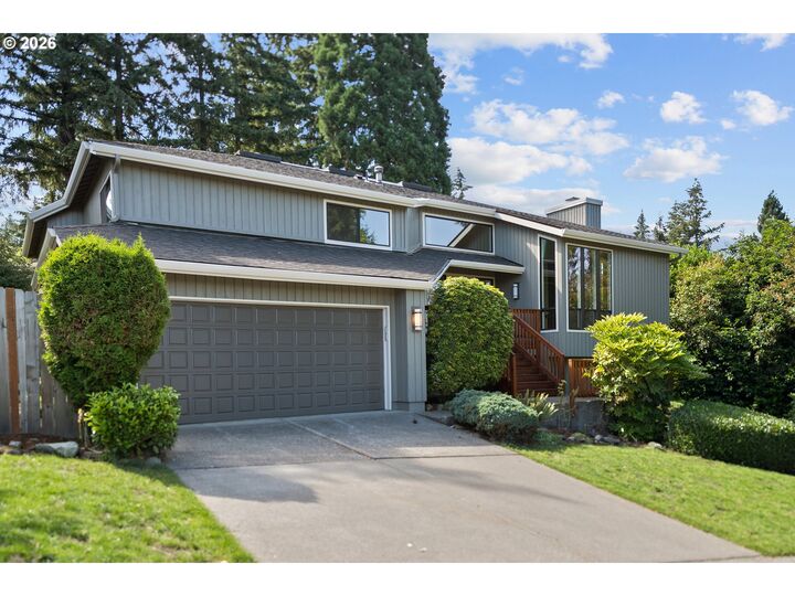 Property Photo: 1410 Woodland Ter OR 97034