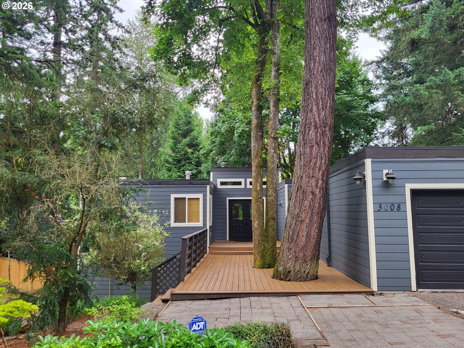 Property Photo:  3008 SW Wilbard St  OR 97219 