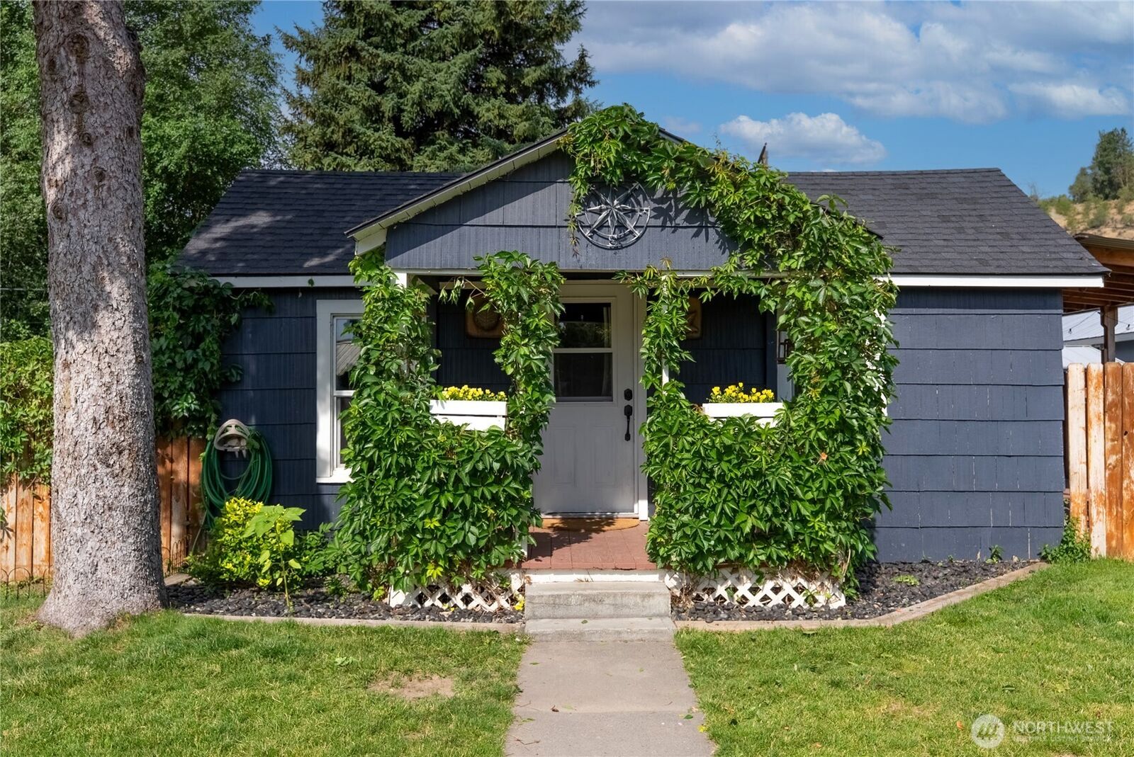 Property Photo: 14 S Elm Street WA 98841