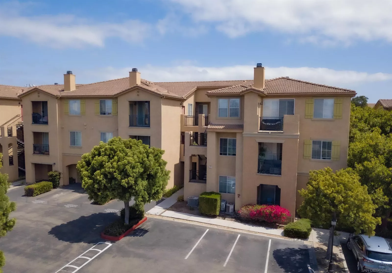 Property Photo: 3840 Elijah Ct. 816 CA 92130