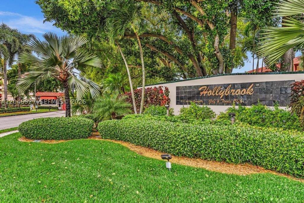 Property Photo: 671 S Hollybrook Dr 209 FL 33025