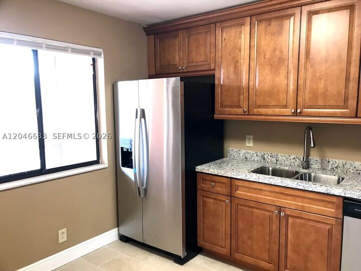 Property Photo: 369 Lakeview Dr 203 FL 33326