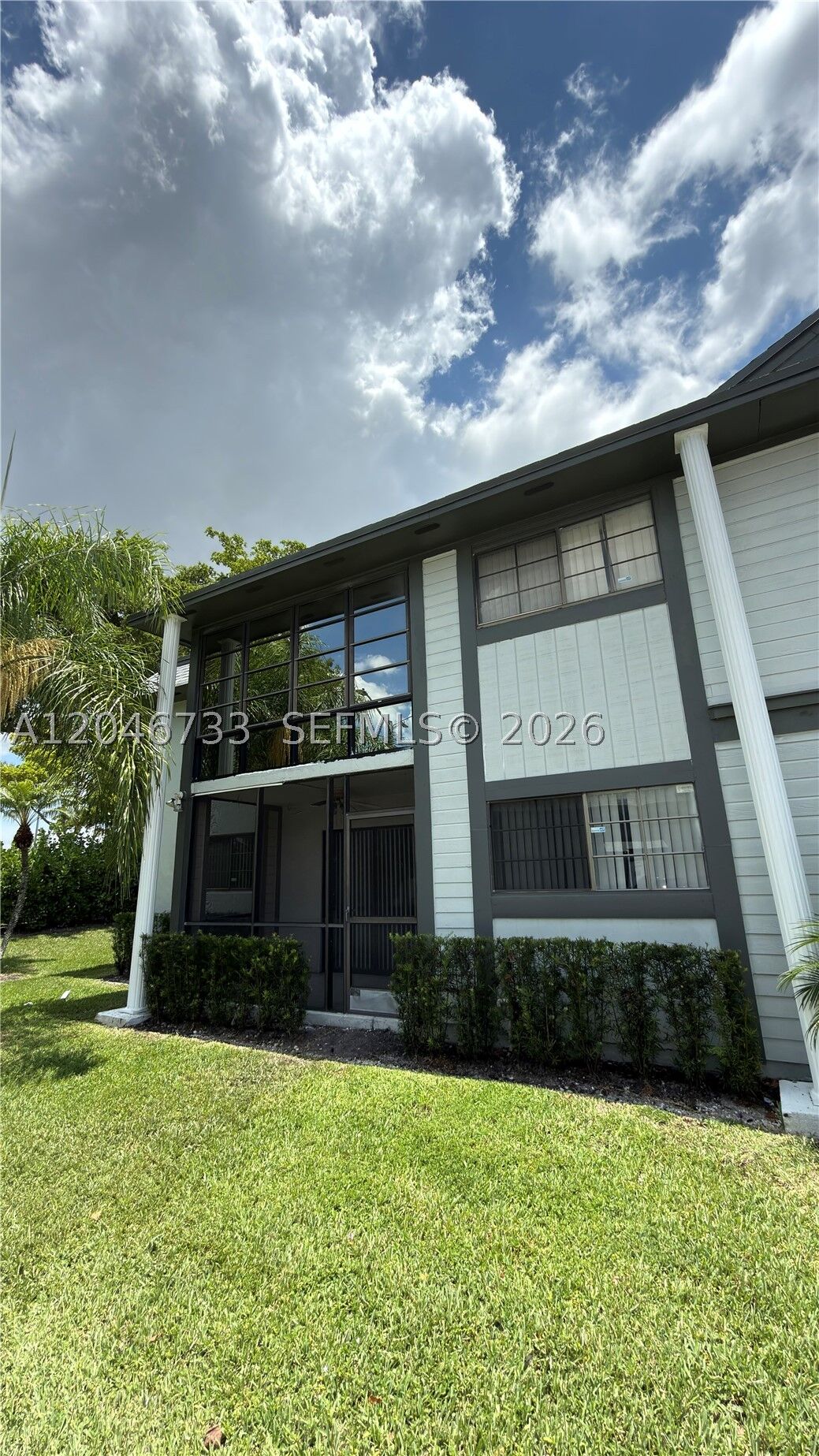 Property Photo:  469 NE 207th Ln 101  FL 33179 