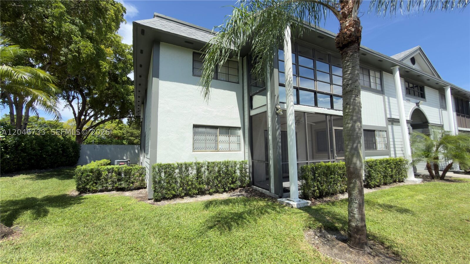 Property Photo: 469 NE 207th Ln 101 FL 33179