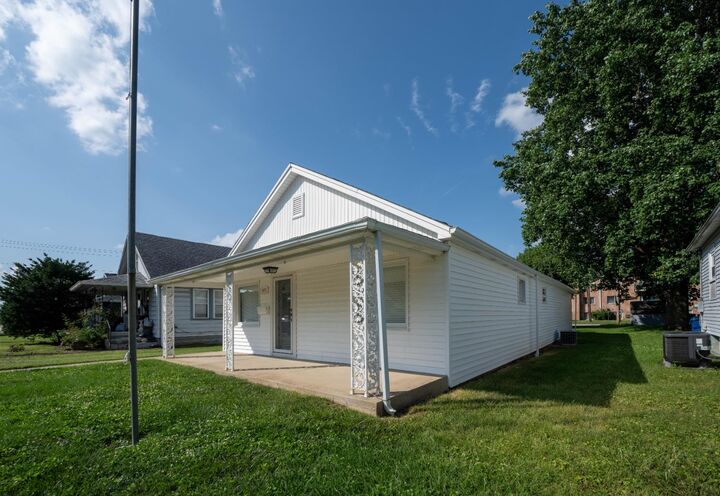 Property Photo:  432 Arch Street  IN 47025 