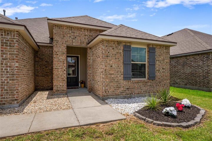 Property Photo:  2210 Michele Court  LA 70607 