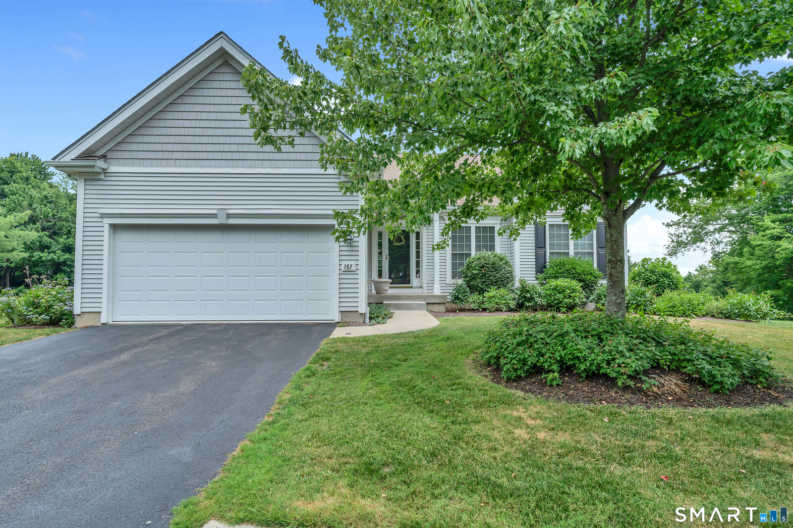 Property Photo:  