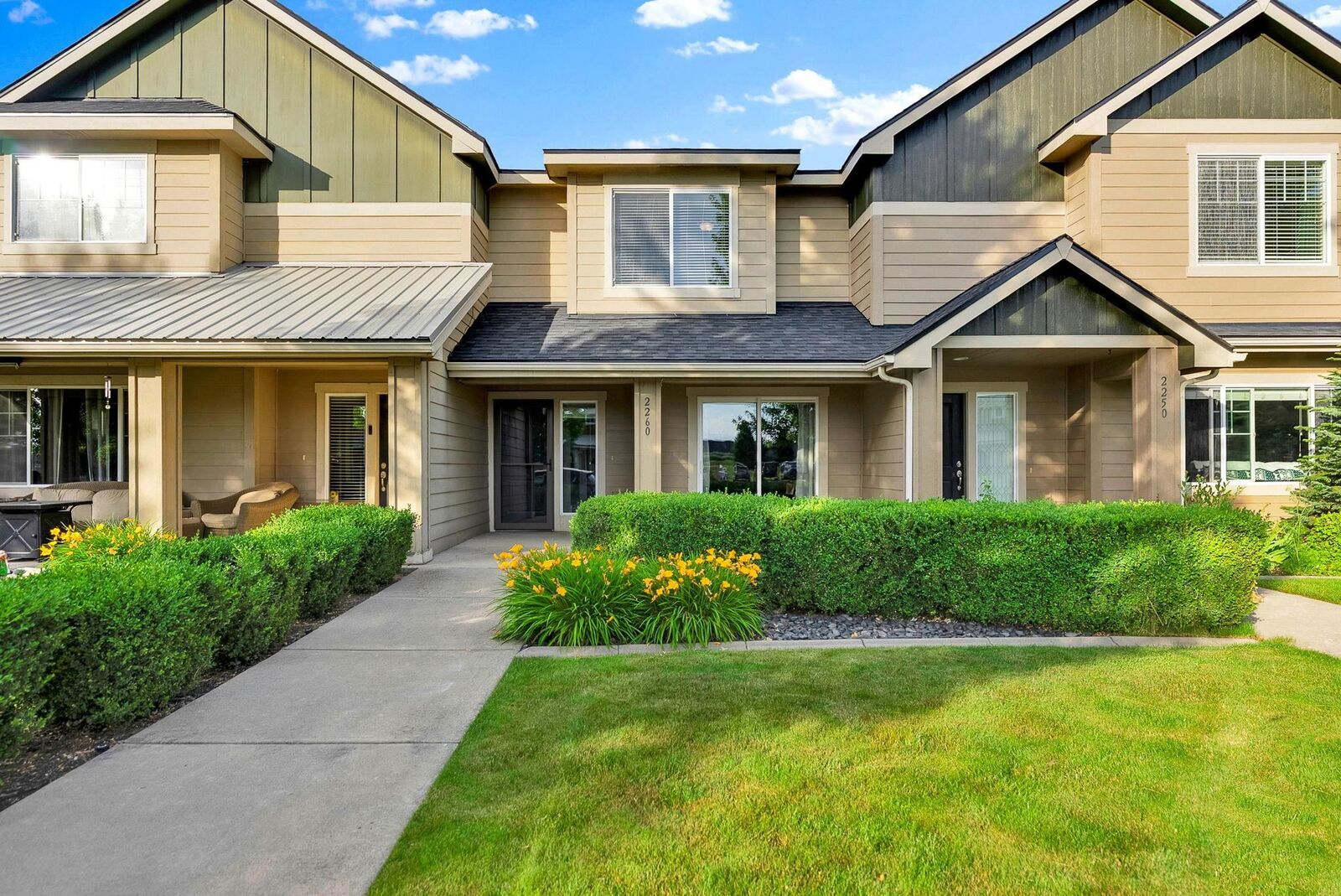 Property Photo:  2260 N Country Vista Blvd  WA 99019 