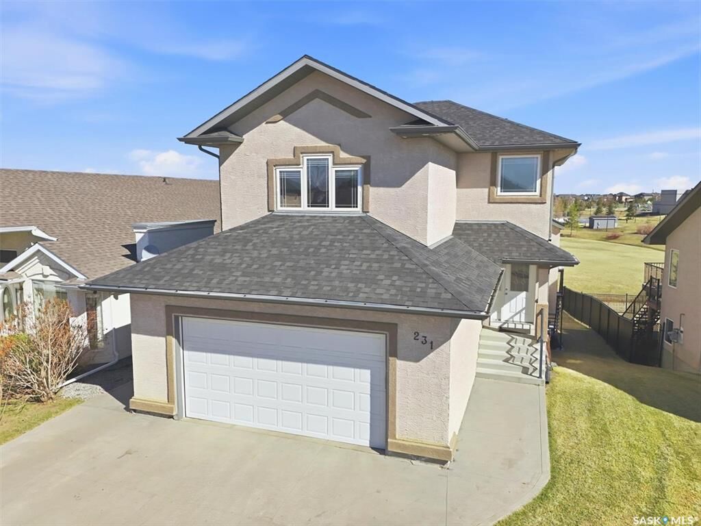 Property Photo:  231 Willowgrove Boulevard  SK S7W 1A1 