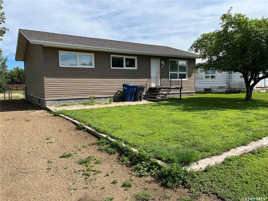 Property Photo: 3 2nd Street E SK S0H 4K0