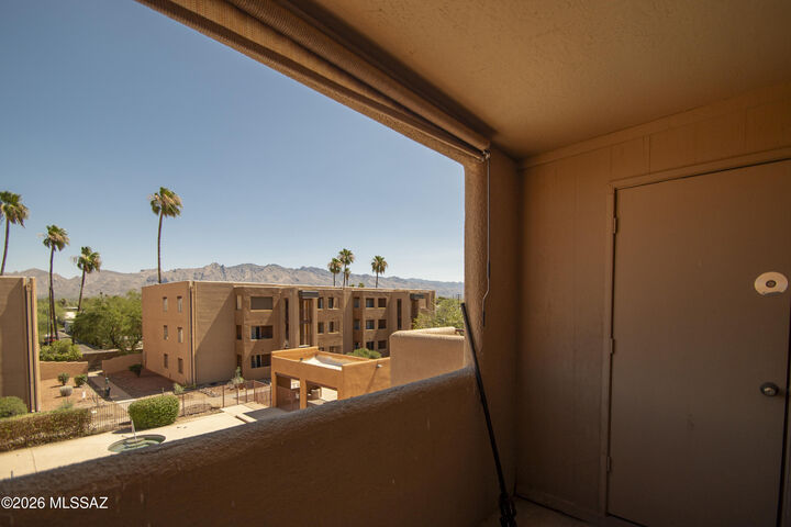 Property Photo:  1810 E Blacklidge Drive 417  AZ 85719 