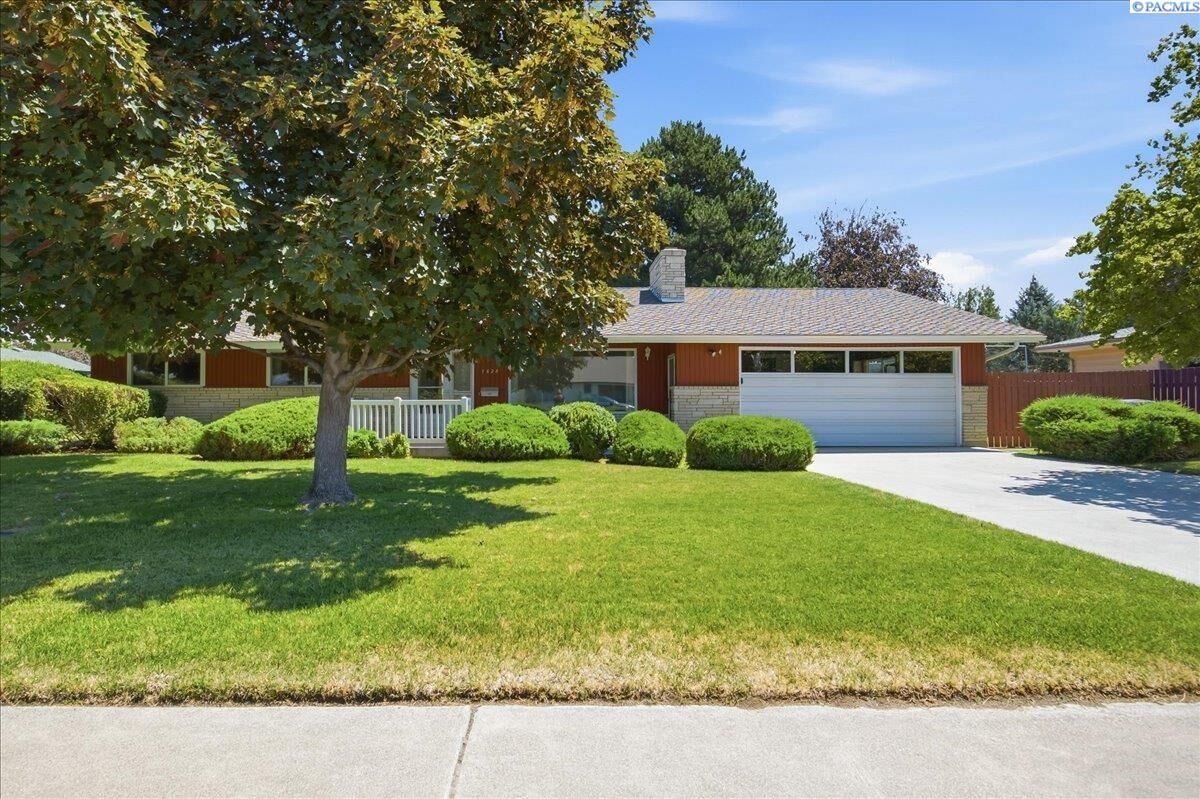 Property Photo:  1628 Butternut Ave  WA 99354 