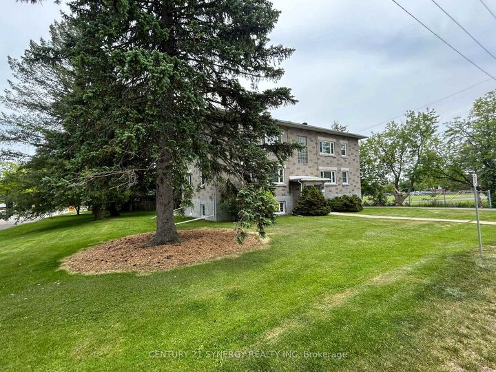 Property Photo: 395 Pine Street E ON K7G 1E2