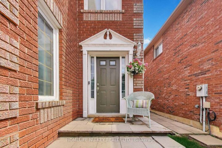 Property Photo: 27 Lauchlin Crescent ON L7G 5R1