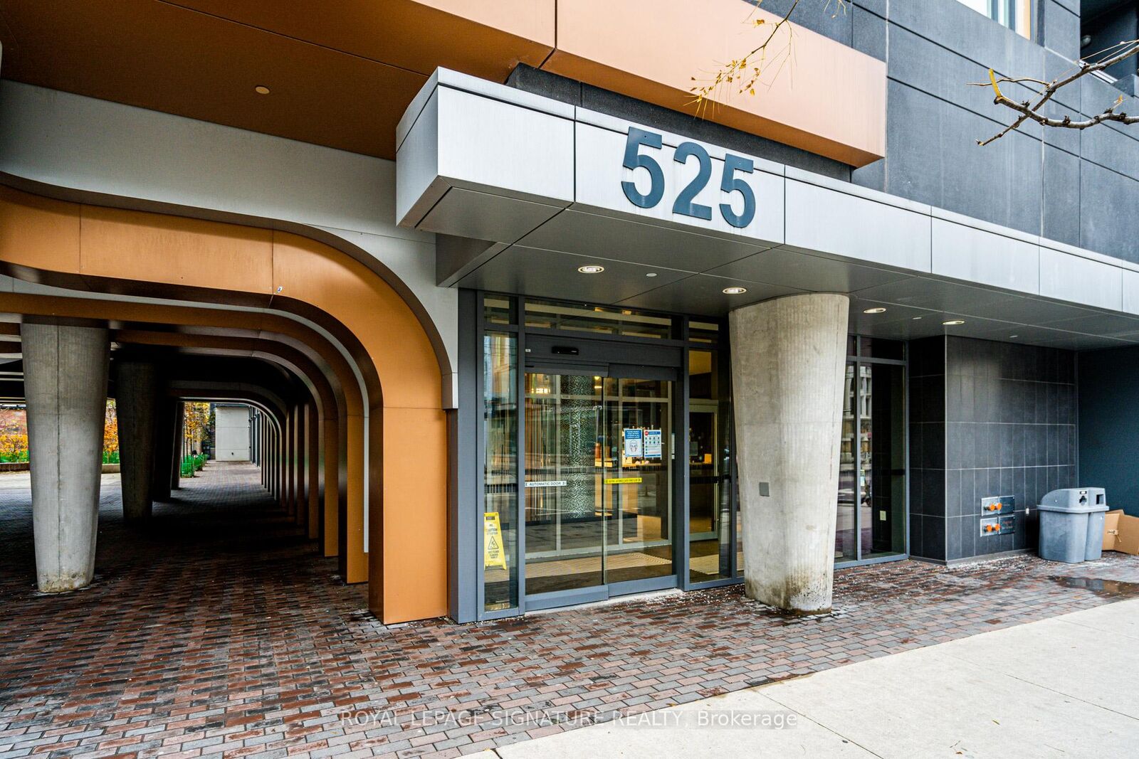 Photo de la propriété: 525 Adelaide Street W 531 ON M5V 0N7