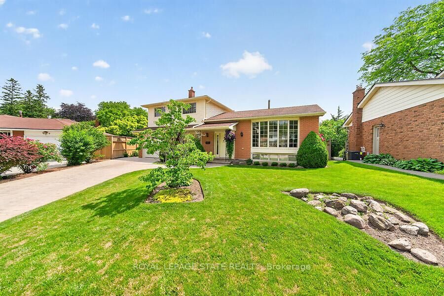 Property Photo:  7 Elizabeth Court  ON L8S 2P5 