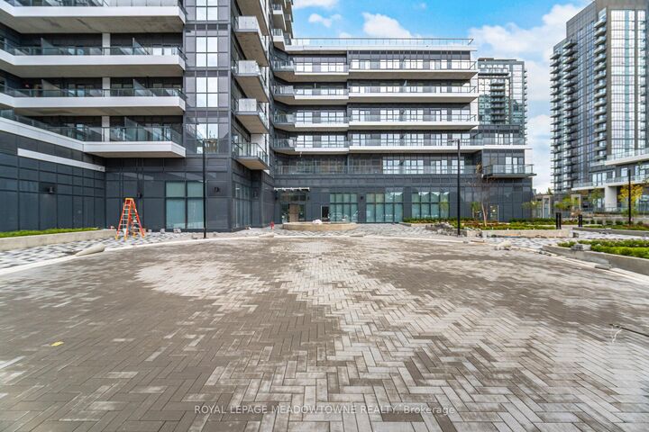 Property Photo:  15 Watergarden Drive 207  ON L5R 0H4 