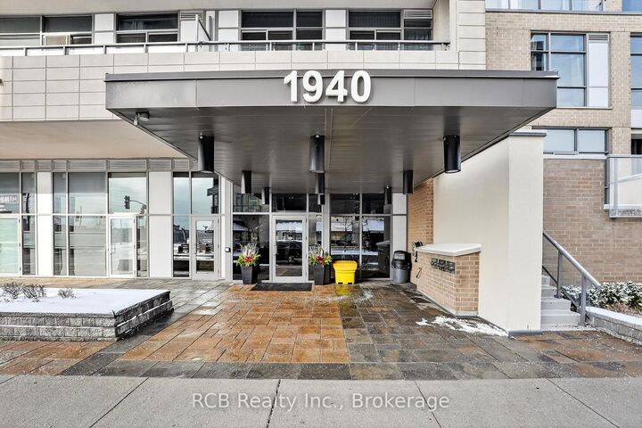 Property Photo: 1940 Ironstone Drive 1006 ON L7L 0E4