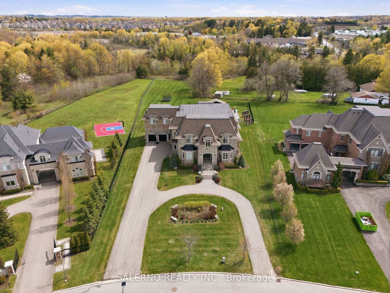 Property Photo: 21 Stallions Court ON L6A 4V5