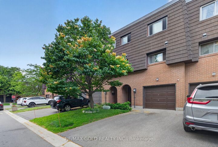 Property Photo: 68 Darras Court ON L6T 1W7