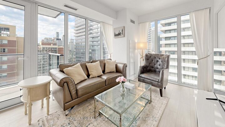 Property Photo:  634 Church Street 2405  ON M4Y 2G3 
