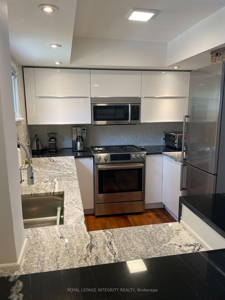 Property Photo:  9 Holmwood Avenue  ON K1S 2N9 