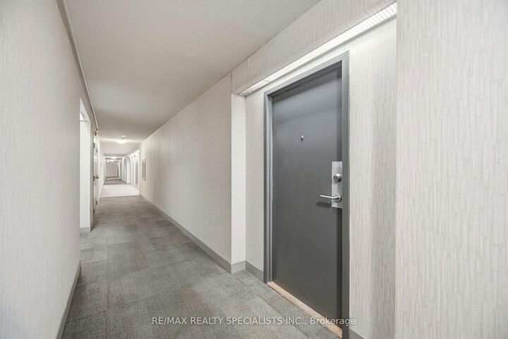 Property Photo: 5 Rowntree Road N 805 ON M9V 5G9