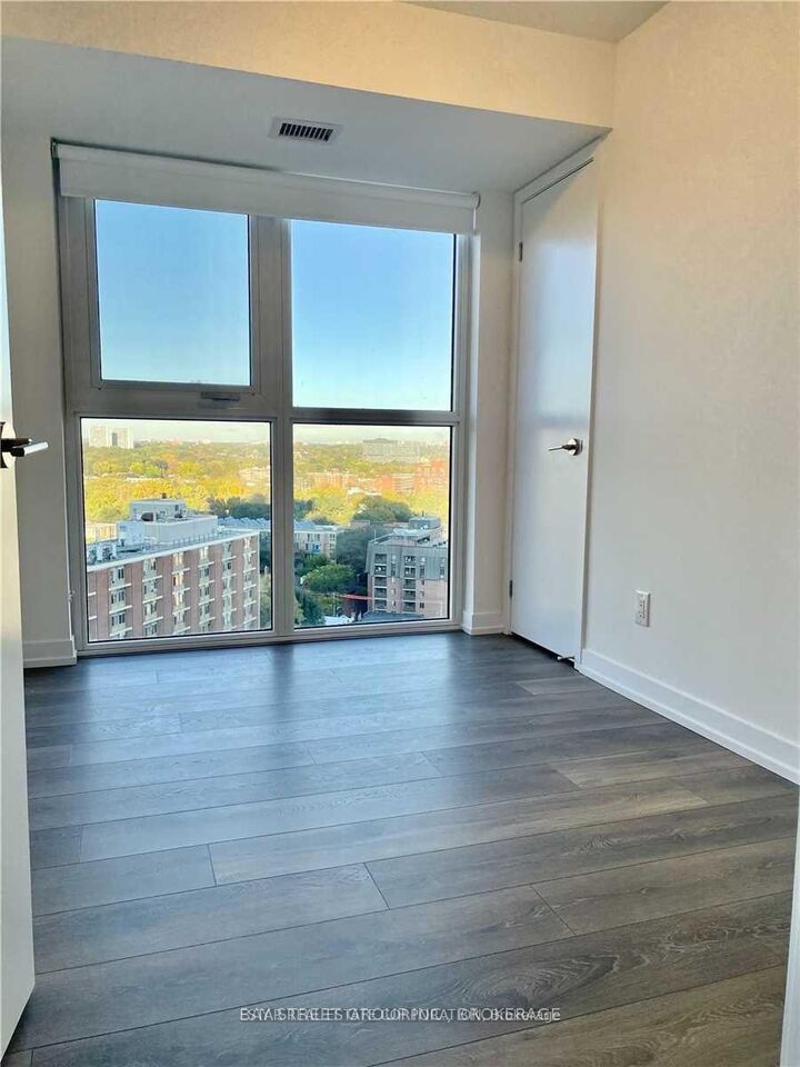 Property Photo:  