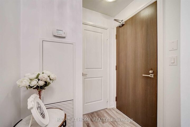 Property Photo: 7171 Yonge Street 511 ON L3T 0C5