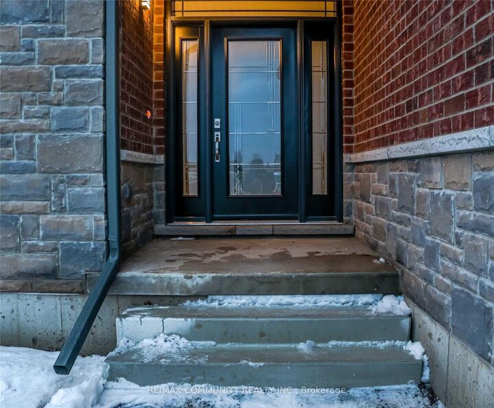 Property Photo:  114 Northumberland Boulevard W  ON K8V 0L1 
