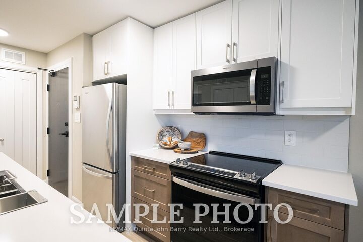 Property Photo: 101-10 Hillside Meadow Drive ON K8V 0J7